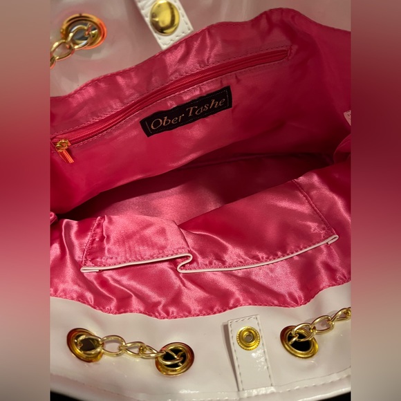 White Vinyl Quilted Fashion Handbag Tote - Picture 5 of 9